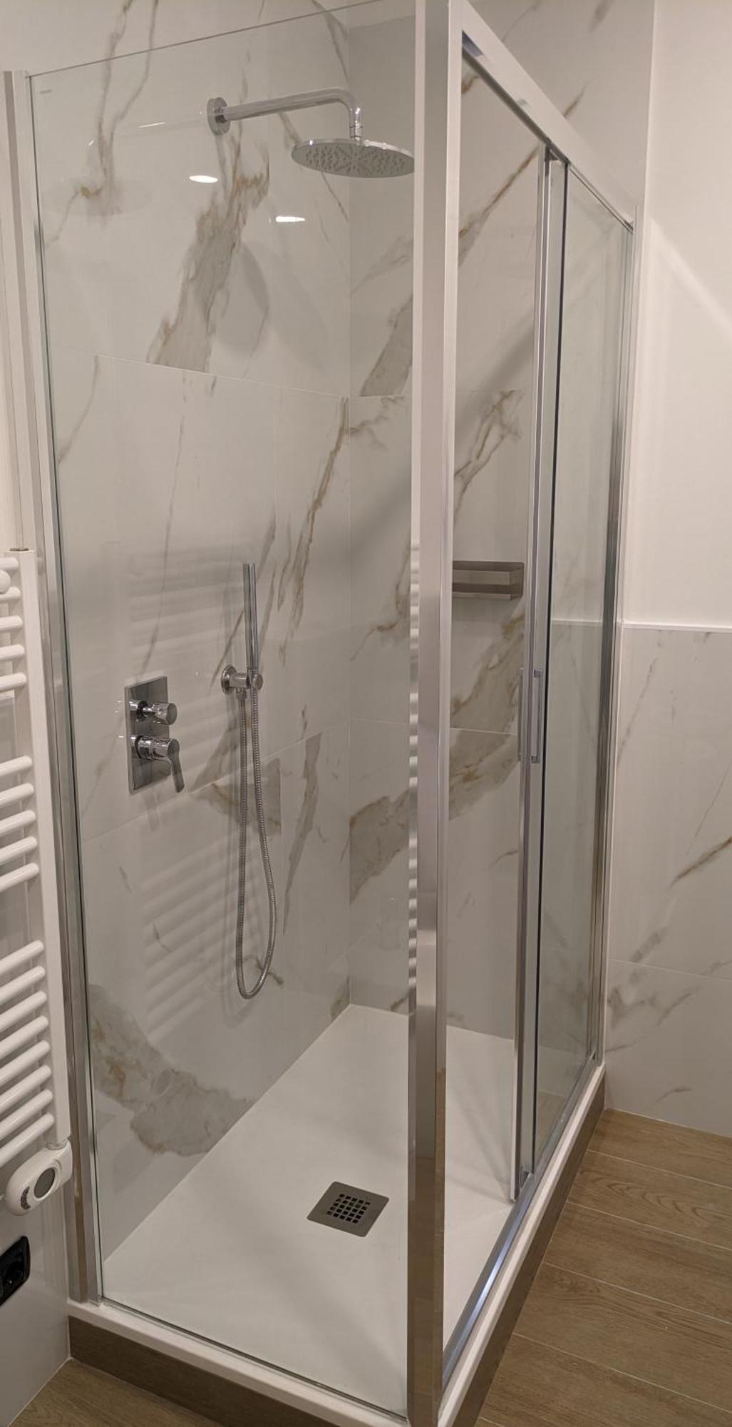 - Gluck Apartment Mailand