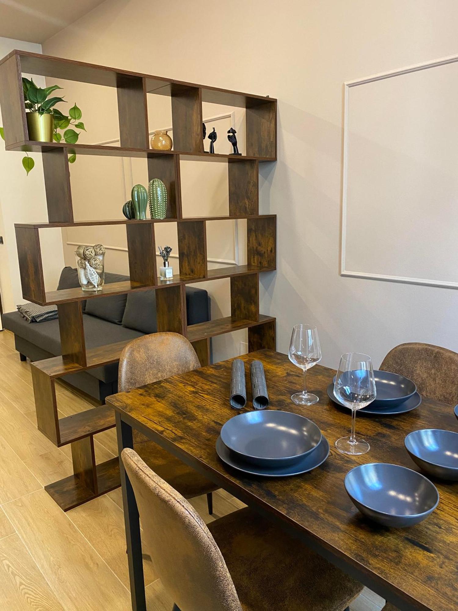 - Gluck Apartment Mailand